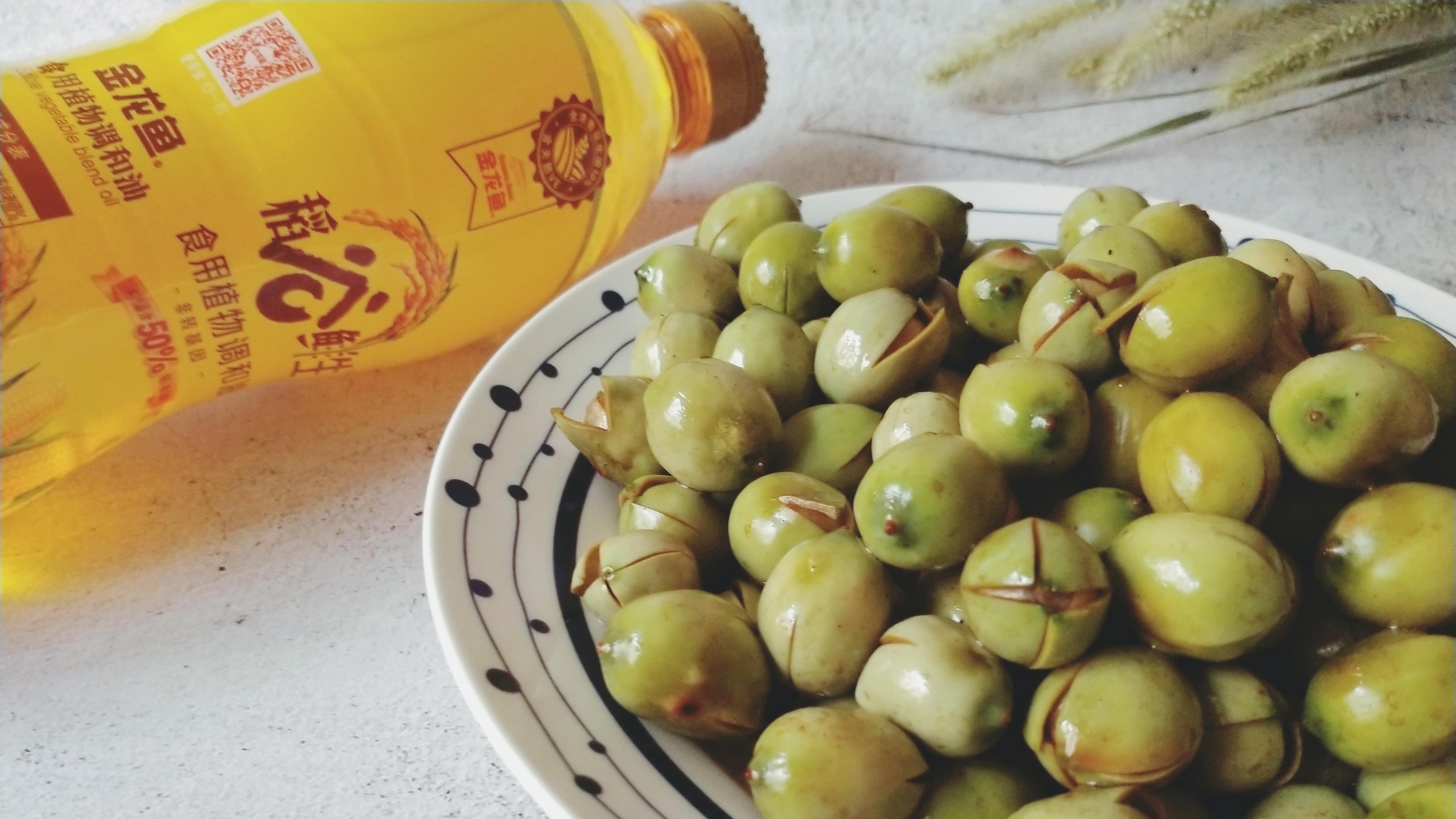 莲子|菜市场碰见它别手软，买来不去皮不切碎，加料锅里炒一炒，好脆嫩