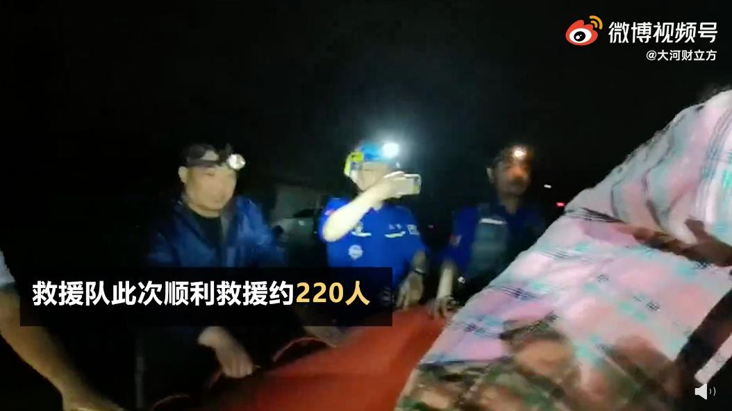 视觉志|被网暴的「蓝天救援队」。