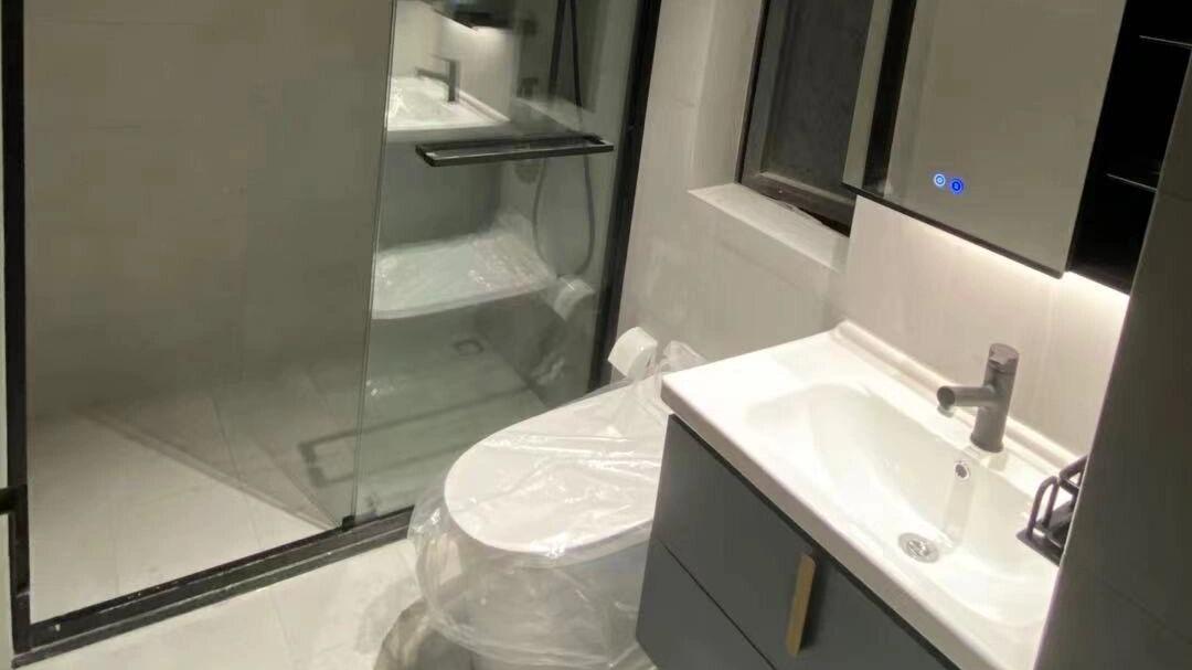 小三房自己设计，电视墙打满柜子很实用，还没家具看着都很喜欢！