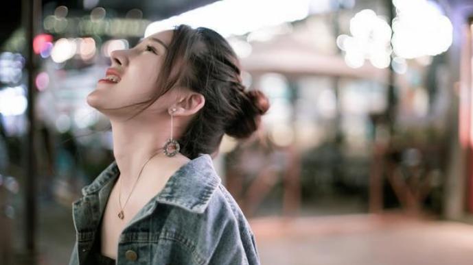 晚安墨然|一个人经常给你这种“感觉”，就是不爱，别再自我欺骗了