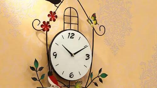 龙吟师傅：在卧室里挂钟需要注意些什么