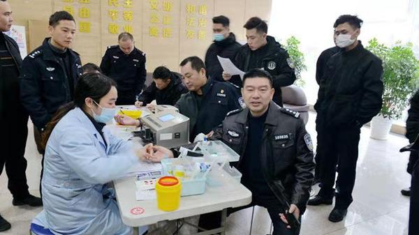 中华网生活 常德公安交警积极开展无偿献血活动