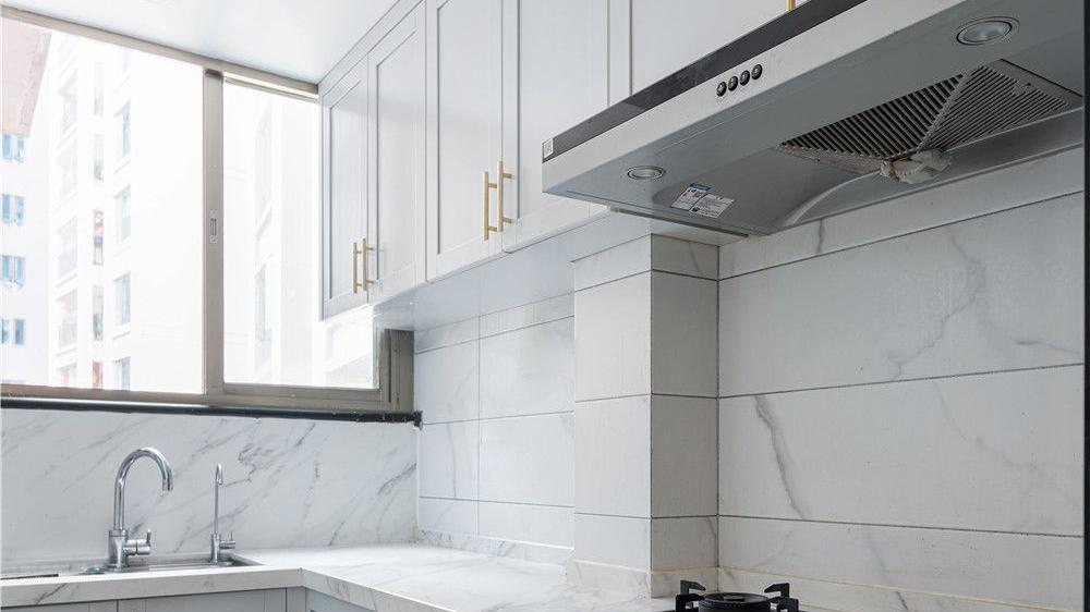 瑞士小姐姐的新家，跳跃的色彩，个性的金属元素，网友：好美！