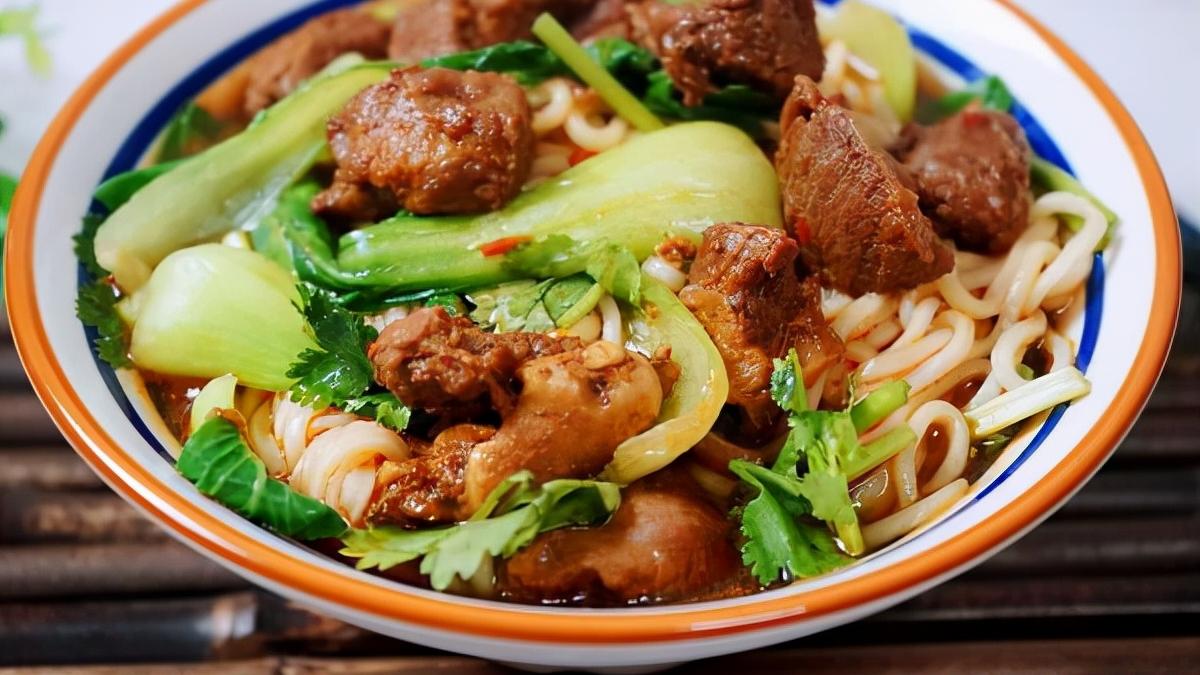 牛肉面|自己在家做牛肉面，想让汤汁浓厚味道鲜嫩，你得这样炖牛肉