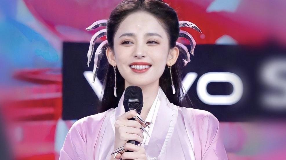 香蕉|古力娜扎扮周芷若，粉紫色汉服配经典发型，满满的回忆