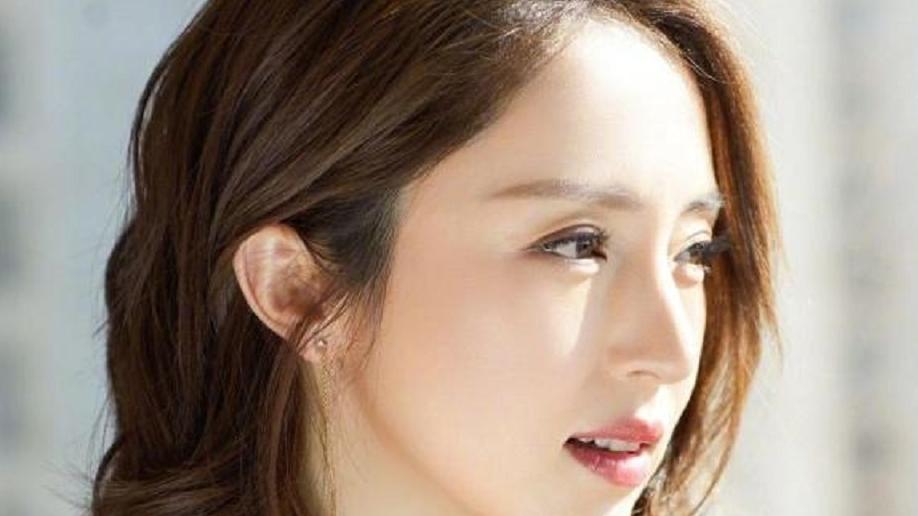 短发 30-40岁的女人放弃黑长直吧，今年流行这4款发型，减龄又有气质