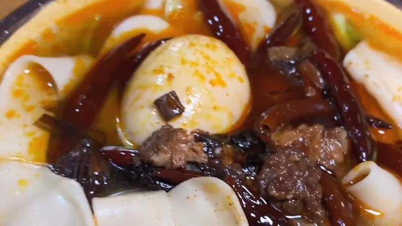 南瓜饼|安徽特色板面，8元一碗一天流水4000元，男士只为老板娘而来