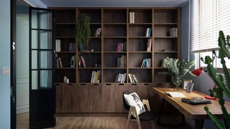 台湾的148平现代风三居室，电视背景墙用来做收纳