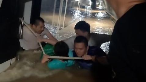 哲学筱筱|5号线亲历者发了最后一条信息：我不行了，你以后一定要幸福！