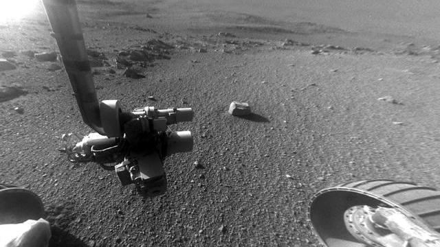 毅力号 火星发现“水泥”？毅力号拍下火星岩石特写照，颗粒物质清晰可见