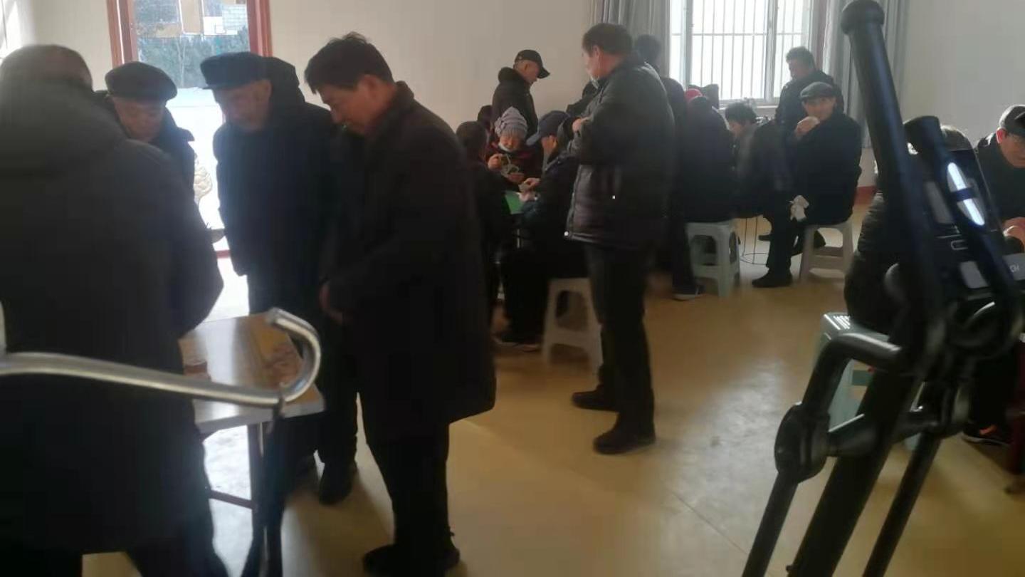 台前县民政局小娟社区养老兴隆社区老人开展象棋友谊赛