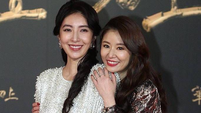 淘金|林心如被宠出幸福肥，土豪金裙上身富态十足，不显土气反而显高级