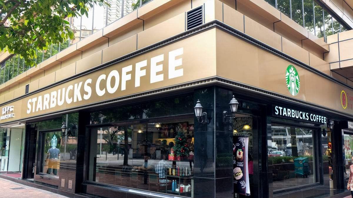 咖啡|因吐槽星巴克难喝，王师傅老婆被人身攻击，网友：美国的厕所罢了