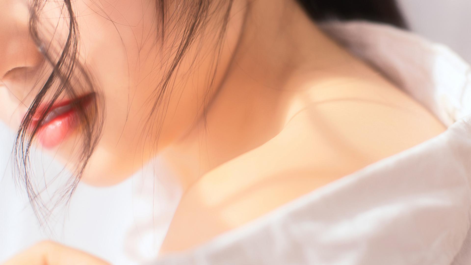 有个锤锤子|女人在亲吻时，有三个反应，就是馋你身子了
