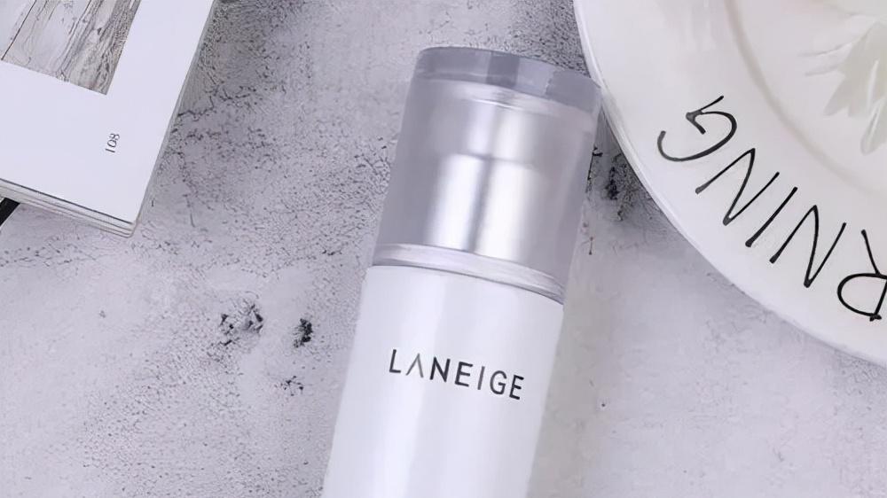 爽肤水 爽肤水：脸洗干净后，多补水，让肌肤更加净澈红润