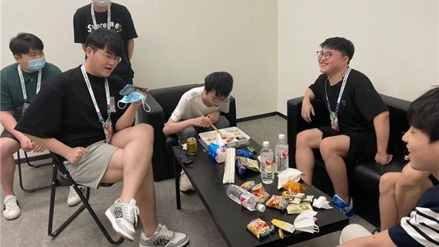 MLXG暗示买别墅？自称最近装修忙，要好好弄一楼担心有黑粉敲窗子