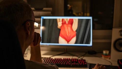 男子利用人工智能换脸技术制作色情片牟利，被警方逮捕
