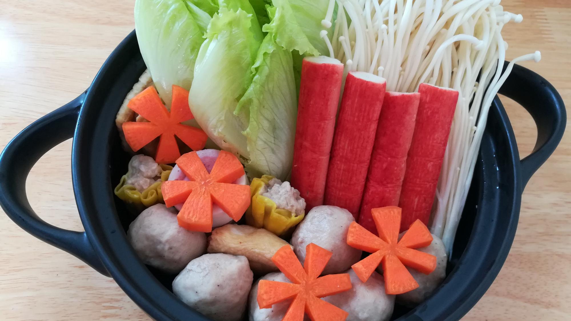 国庆一个人在家吃火锅，20块钱吃到打嗝饱，邻居：需要陪吃吗？