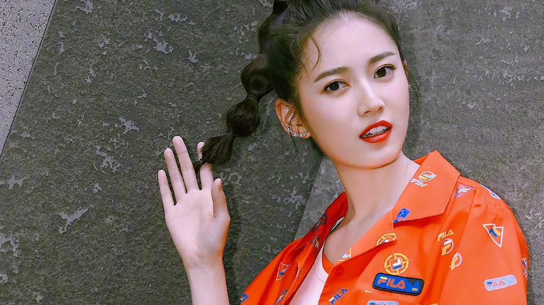 各有千秋 陈钰琪真会扮嫩，“糖葫芦”发型成为焦点，29岁如邻家少女