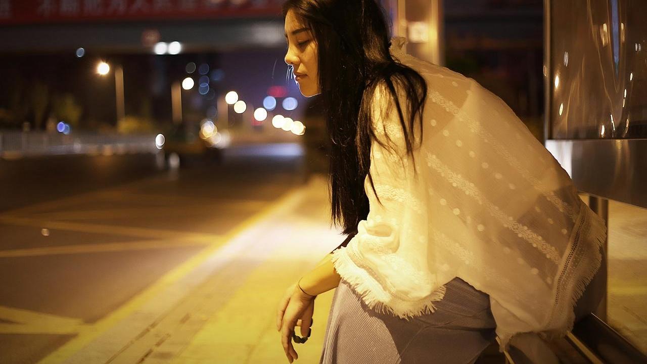 鲤鱼两条|结婚32年，家暴n次，住院5次：当白头偕老，用女人的委屈撑起来