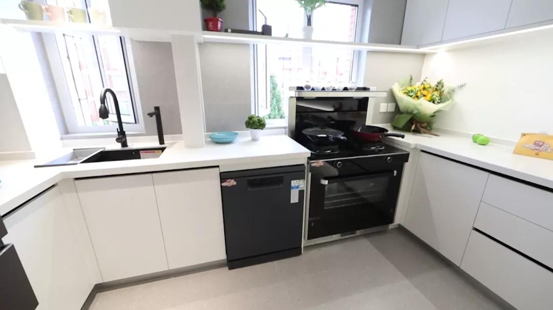 43㎡小户型住下5口人，还能有家庭图书馆，这是怎么做到的！