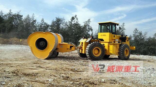 装载机拉的冲击碾压机碾压施工速度是多少？