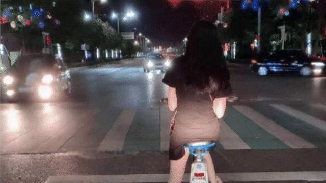 心电图 “现在医生这么大胆了吗，扎双马尾上班？”这心电图能正常吗哈哈