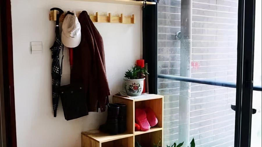 老公花23万装修的新房，全房手工木制家具，卫生间竟然是360度全景透明的！