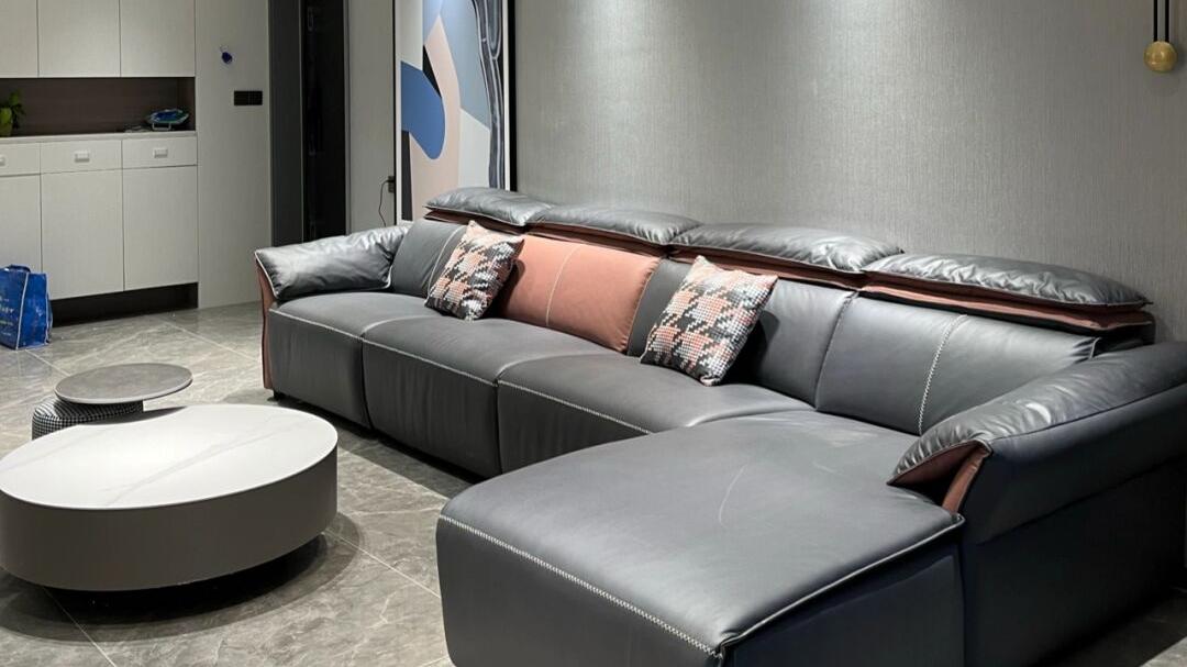 学她家装修，全屋无主灯的设计太时尚了，悬空电视墙特别抢眼！