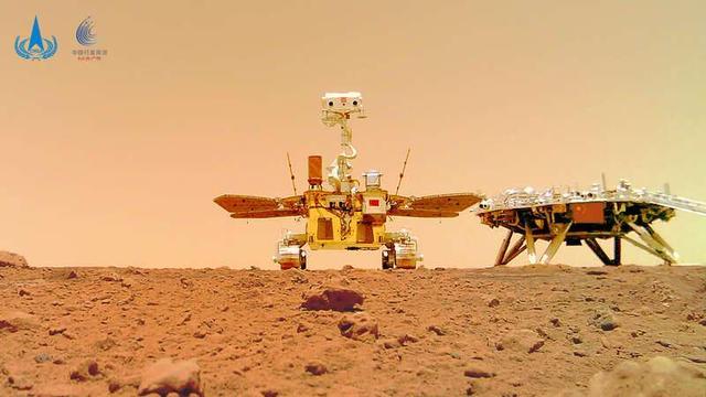 火星车 4亿公里外，祝融号传回实拍画面，看到了火星表面荒凉的景象