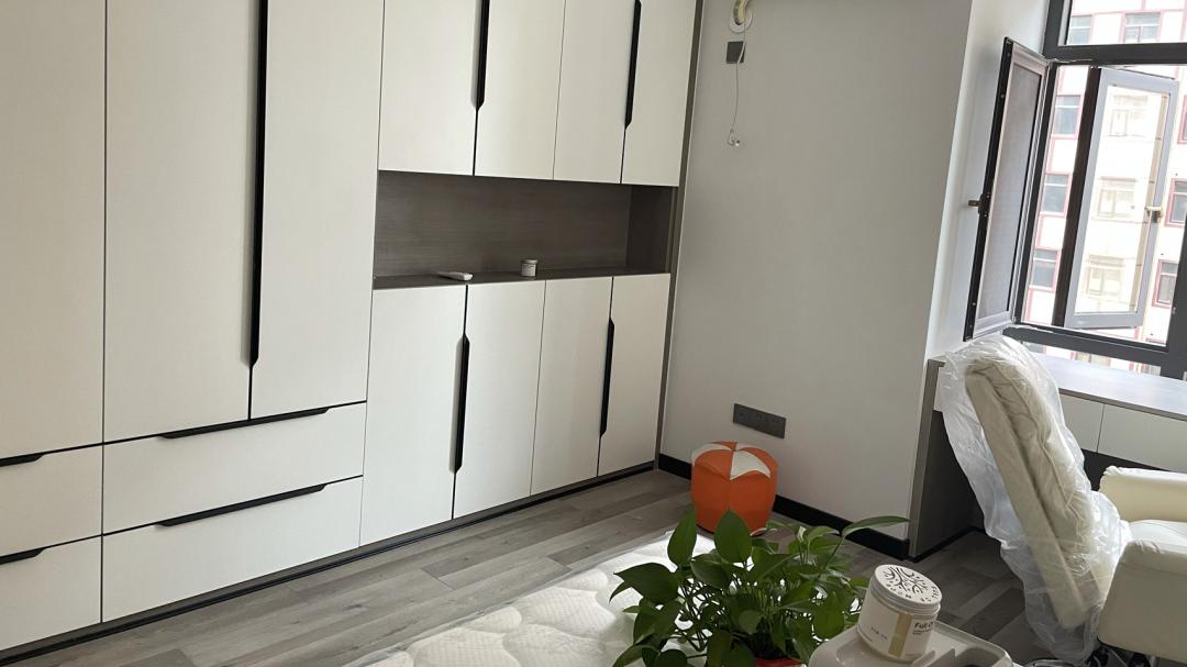 南北通透的新房完工啦，家具进场晾着通风中，一家人坐等乔迁入住