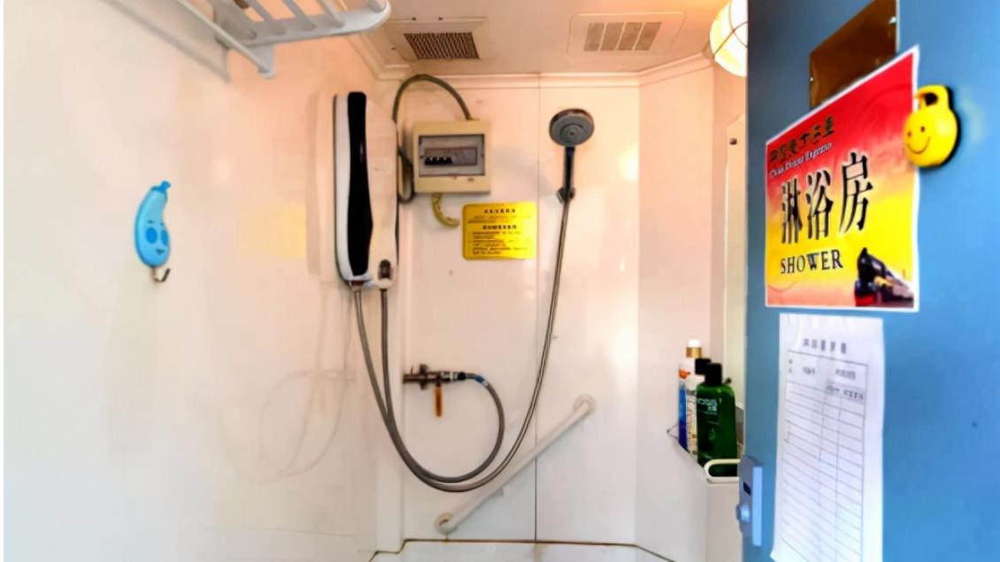 我国火车界的“天花板”，一张车票要1.6万，内部装潢仿若皇宫