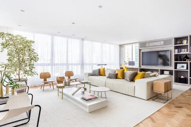 坚持买这套顶楼房，大横厅打破传统布局，沙发放中间有2个客厅了