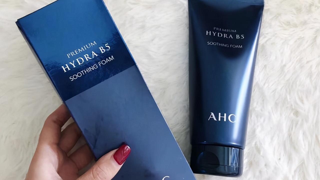 苹果|补水洗面奶推荐：带有毛孔里的油脂和污垢，助你重回少女滑嫩肌肤