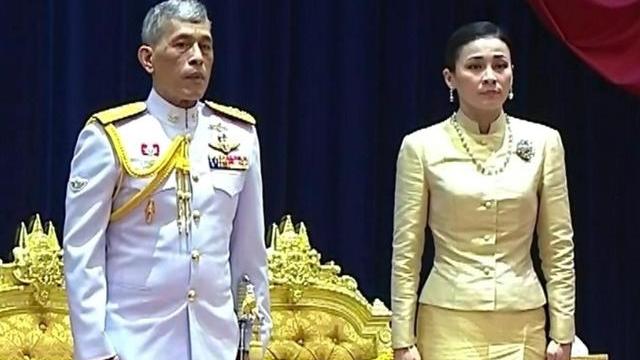 诗妮娜|泰王生辰在即，苏提达和泰王前妻轮番出风头，诗妮娜是妾室难参加