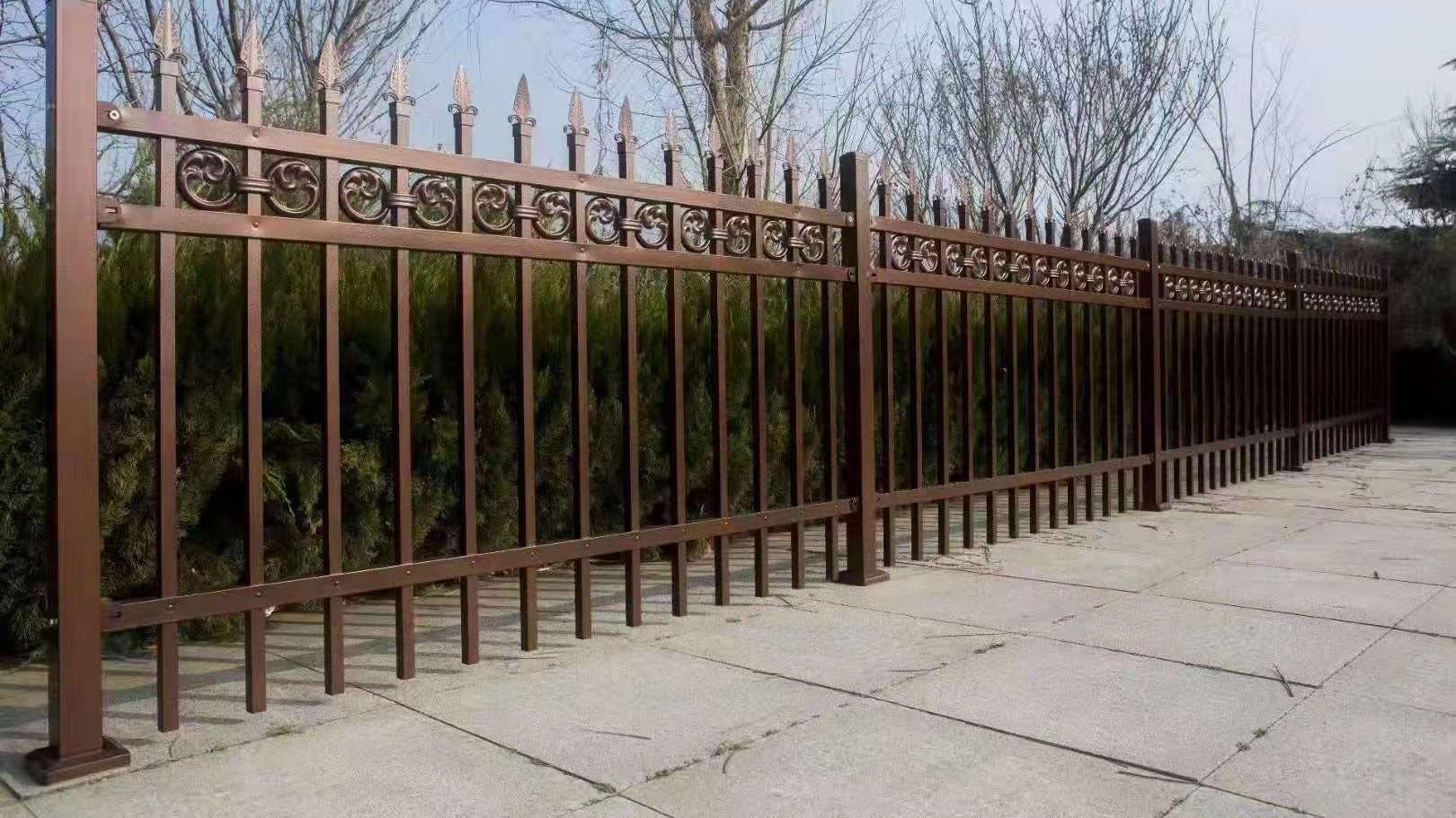 教你如何安装围栏网杆，更坚固