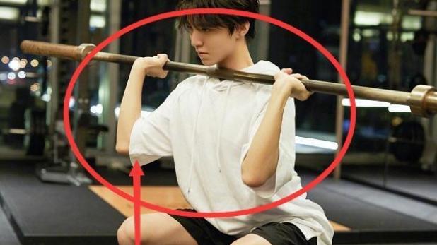 ELLE “纸片人”男明星，为角色疯狂减肥，网友：没想到他们过得这么惨