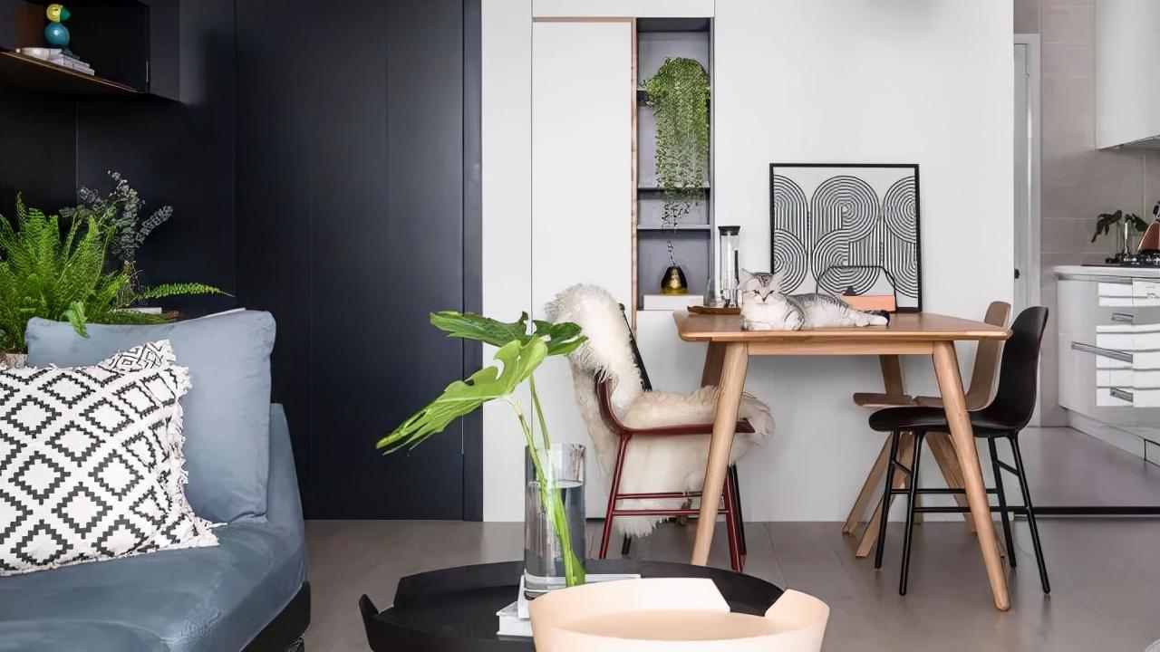 70平米的简约风设计完工，玄关设计第一次见，虽小但实用性很强