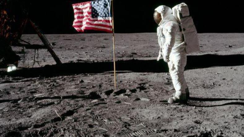 月壤 “嫦娥五号”带回月壤是彩色，美国的却是灰色，NASA隐瞒了什么？
