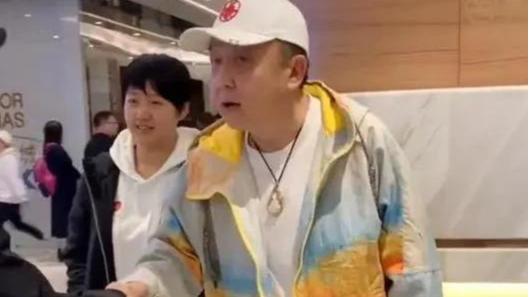 张智霖|德云社于谦带娇妻同框出行，谦嫂近照“大变样”脸部发福，夫妻俩有着怎样的故事？