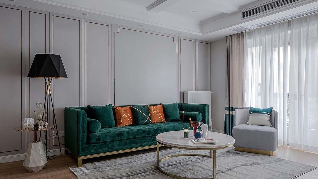 简约轻奢的现代空间，融入对称感元素，塑造线条感十足的空间