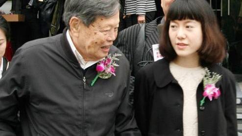 木子默|75岁老戏骨让小39岁女友堕胎，爱上已婚已育男人，一开始就输了