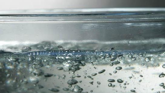  为什么沸水会产生气泡呢？水沸腾时产生的气泡是什么？