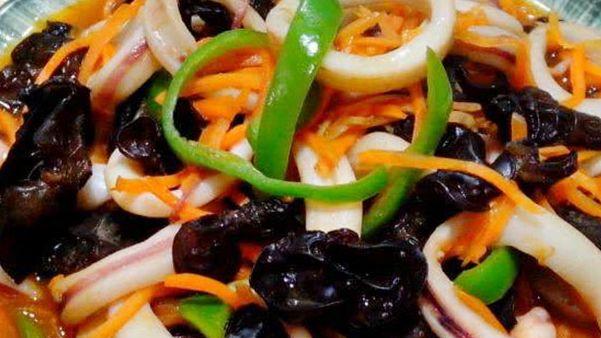 大雪结束开始食补养生海鲜不能少，多吃鱿鱼菜，开胃补钙补铁