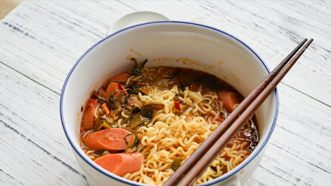 火腿肠|这6种垃圾食品是人工合成，火腿肠排第4，其它几种你可能都吃过