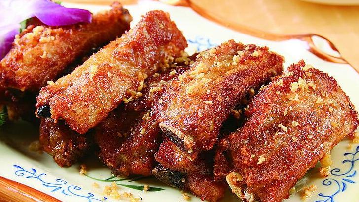 蒜香排骨|蒜香排骨，外酥里嫩，想要肉不硬不柴，这点是关键