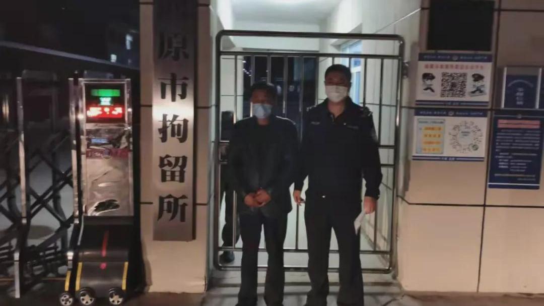 14名幼儿园孩子挤在宁D面包车上，司机还是无证驾驶