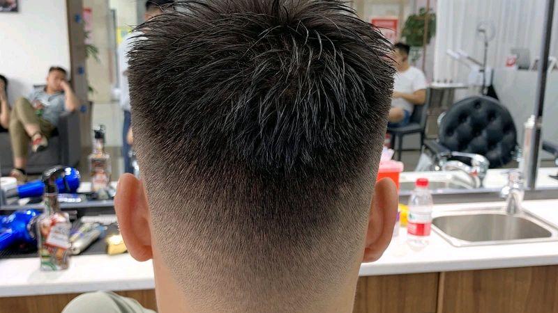 运动 2022男发流行趋势预测，两侧铲短和烫染是主流，16款发型为你演绎