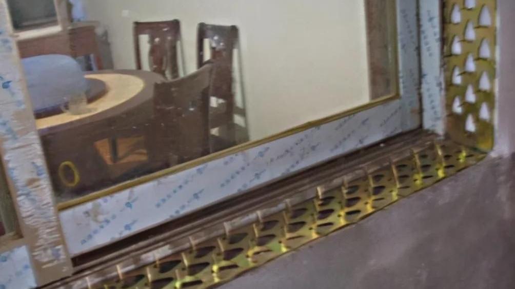 头一次见有钱人做防盗用这种材料，比防盗网实用多了，后悔才察觉