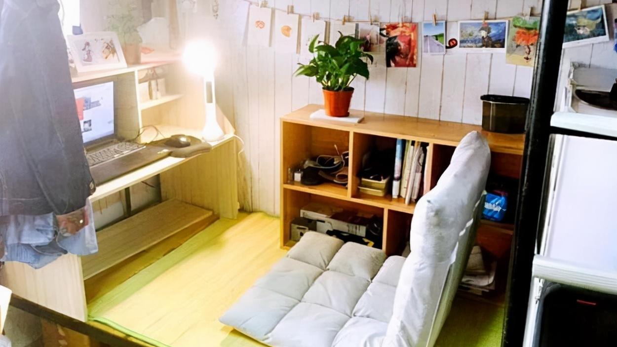 00后大学生自费装修寝室火了，却引起网友不小争议，评论很现实